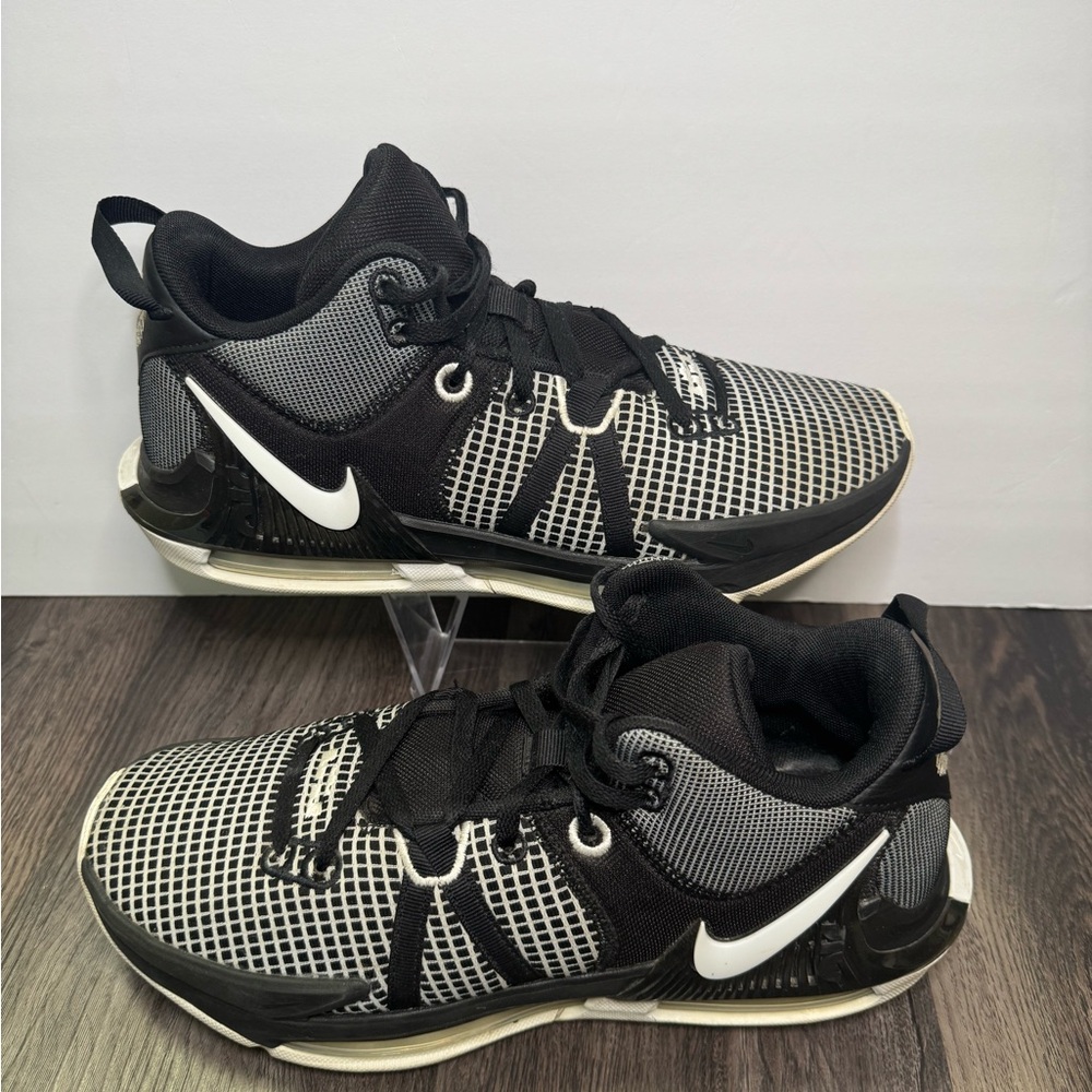 🔥Nike LeBron Witness VII Basketball Sneakers Shoes Men’s Size 11 Black White